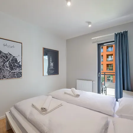 Aura Iii, Sun & Snow Danzig